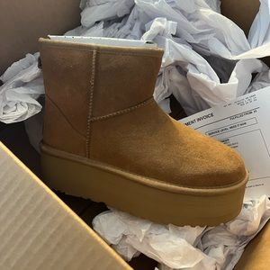 UGG Mini Platform Chestnut Size 8